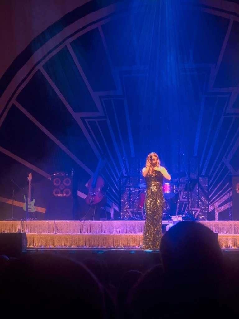 Bild vom Autritt der Band Scott Bradlee's Postmodern Jukebox im Admiralspalast