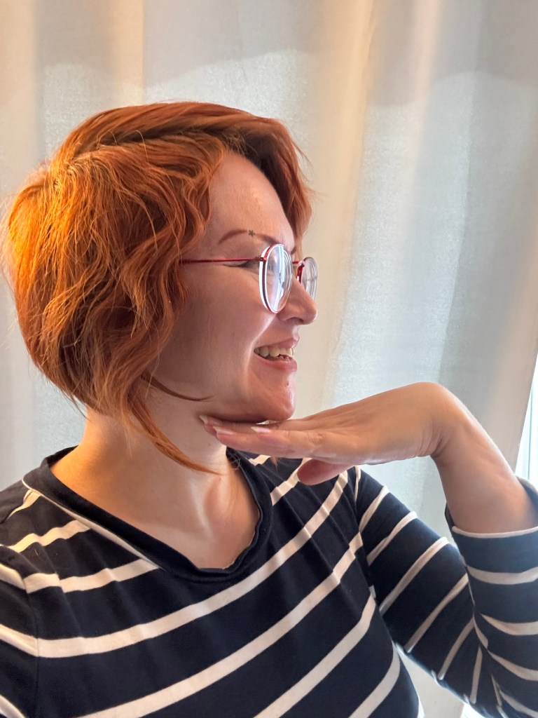 Nath macht Gesangsübungen